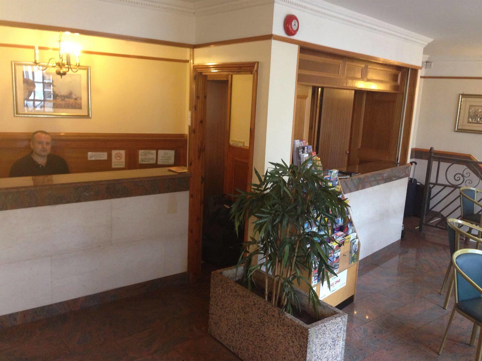 Carlton Hotel London Exterior photo